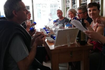 3 table wines & 5 Port wines + Tapas - Meeting in Porto: pickup comfort and how the tour ends