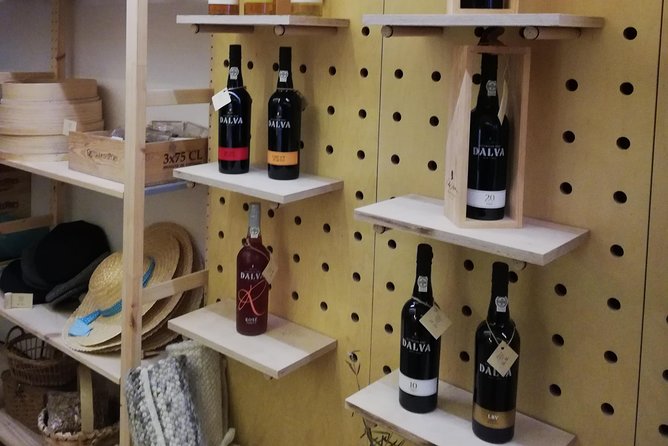 3 table wines & 5 Port wines + Tapas - Stop 2: Rua de Sant’ Ana for table wines and regional bites
