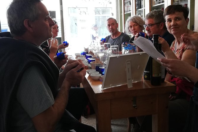 3 table wines & 5 Port wines + Tapas - Meeting in Porto: pickup comfort and how the tour ends