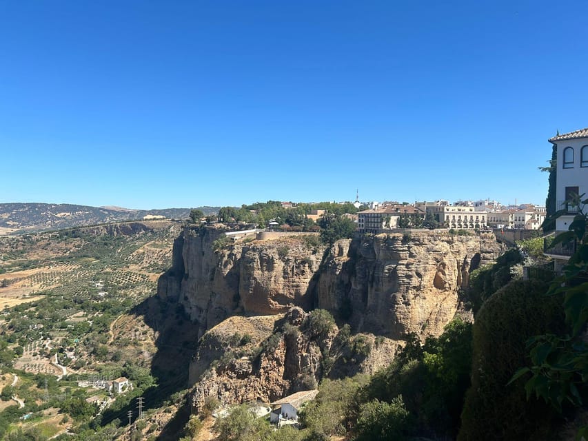 ab Marbella: Private VIP-Tour Ronda incl. Transfer + Tapas - Puente Nuevo and the Tajo de Ronda: the views you’ll want time for