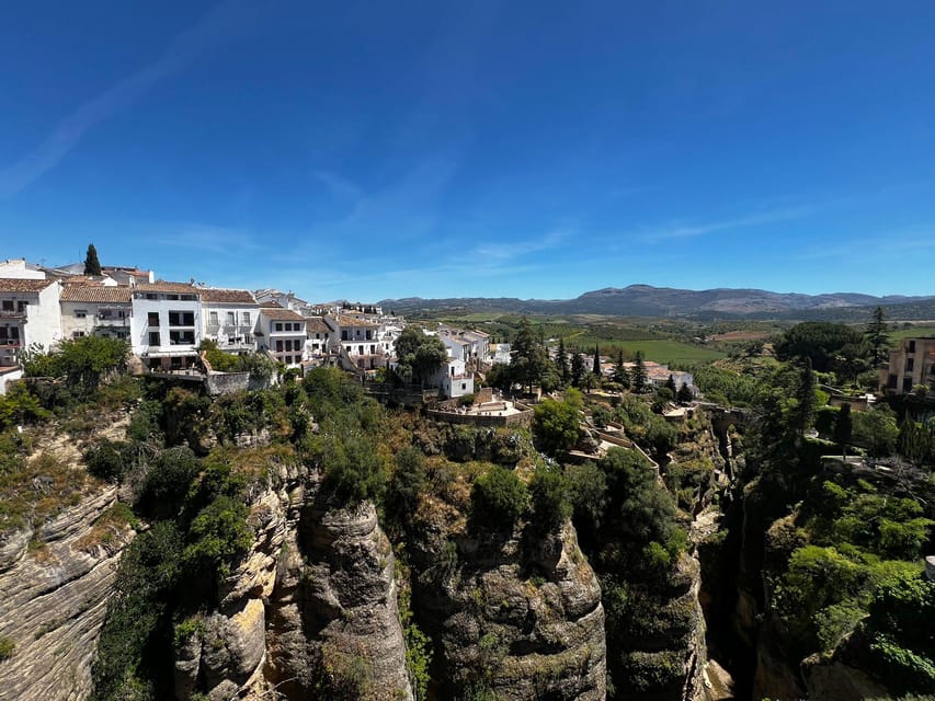 ab Marbella: Private VIP-Tour Ronda incl. Transfer + Tapas - Old town La Ciudad: slow lanes, cobblestones, and real wandering time