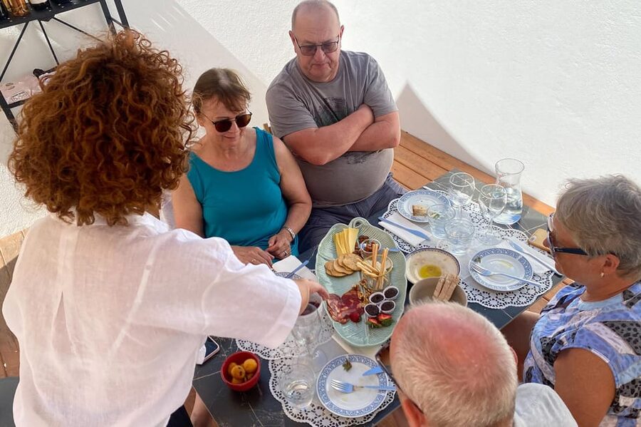 Albufeira/Porches/Vilamoura: Wine Tasting with Tapas & Music - Live Portuguese Music: Fun Factor and Expectation Check