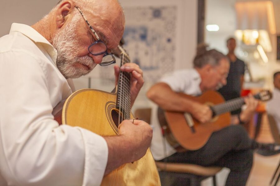 Algarve: Fado Night with 6- Course Algarvian Tapas Dishes - Fado in the dining room: what the show feels like