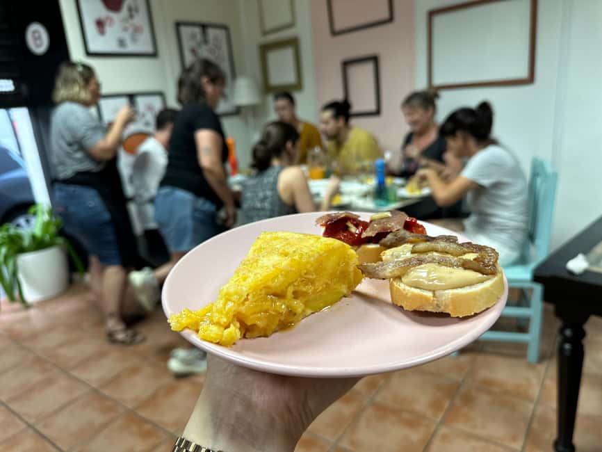 Alicante:Evening Spanish Tapas Cooking Class with Live Music - Alicante’s market-side tapas class: a simple idea with real payoff