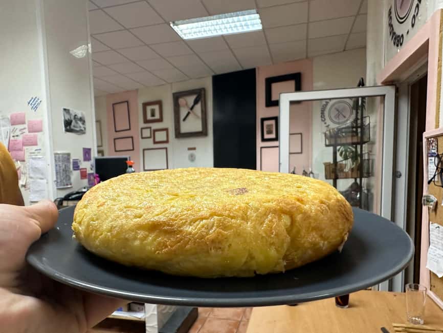 Alicante:Evening Spanish Tapas Cooking Class with Live Music - The Central Market advantage: fresher food, faster results