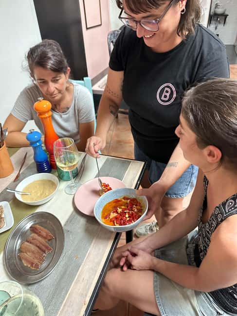 Alicante:Evening Spanish Tapas Cooking Class with Live Music - Sit down and eat: what the dinner portion gets right