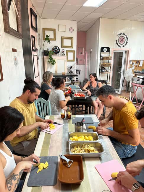 Alicante:Evening Spanish Tapas Cooking Class with Live Music - Live Spanish guitar at the end: why it feels worth it