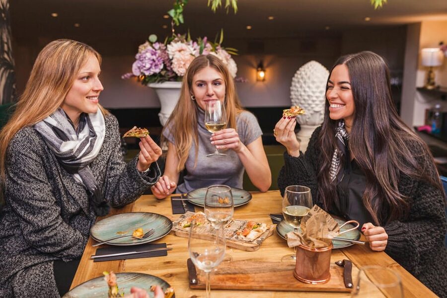 Alicante: Food Walking Tour with Wine Tasting and Tapas - Food Pairings: How to Stay Full Without Feeling Overwhelmed