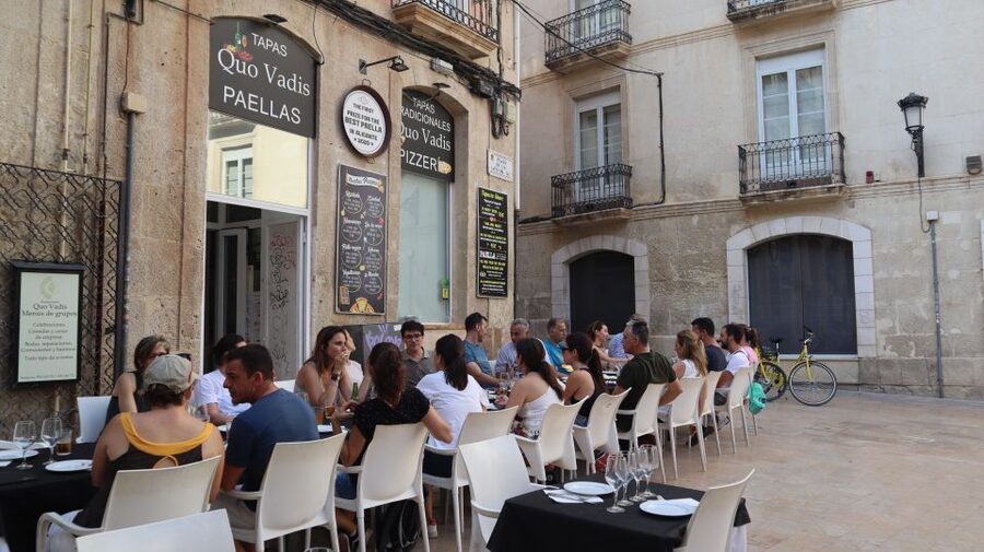 Alicante: Guided Tapas Tour by Bike with Tastings - Old Town Sights: Gothic Church, Historic Corners, and the Pace of a Local