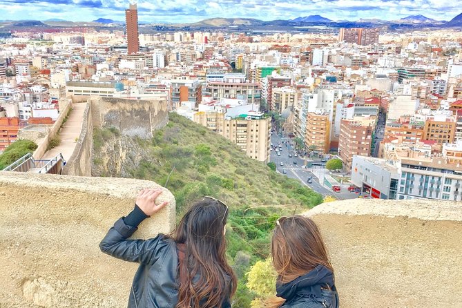 Alicante Historic Small Group Tour with Tapas Tasting - Barri Vell Santa Creu: the neighborhood walk that can feel steep and slippery