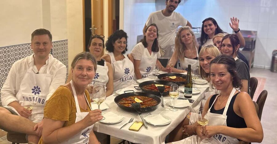 Alicante Paella Cooking Class, Tapas, Drinks and Market - Tapas and drinks: the class keeps its pace with real breaks