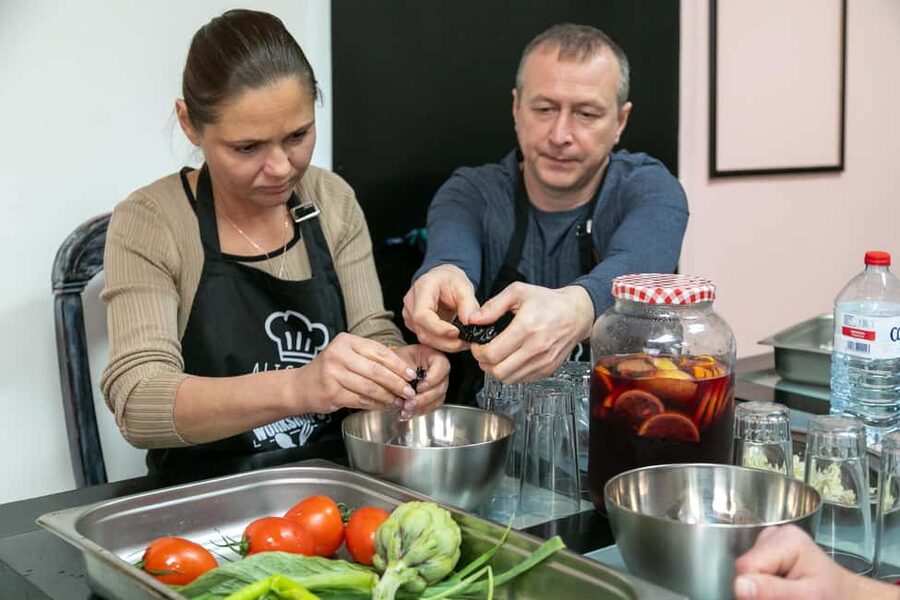Alicante: Paella & Sangria Class with Tapas and Market Visit - Central Market: what you’re really learning while you shop
