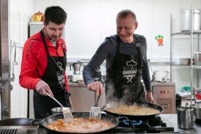 Alicante: Paella & Sangria Class with Tapas and Market Visit - Where to meet at Alicante Central Market (and what to look for)