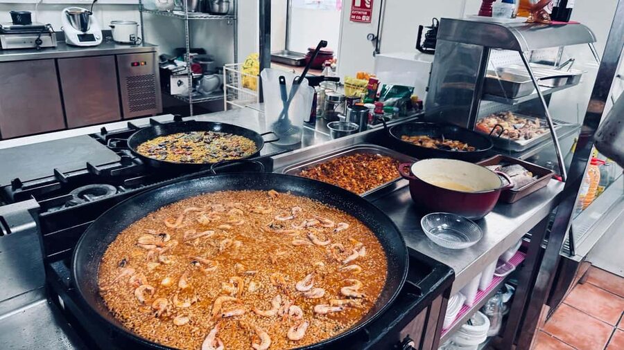 Alicante: Paella & Sangria Class with Tapas and Market Visit - Choosing your paella flavor: seafood, meat, or vegetarian