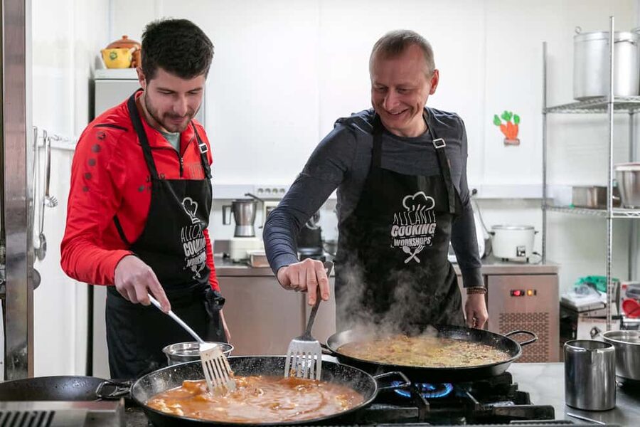 Alicante: Paella & Sangria Class with Tapas and Market Visit - Where to meet at Alicante Central Market (and what to look for)