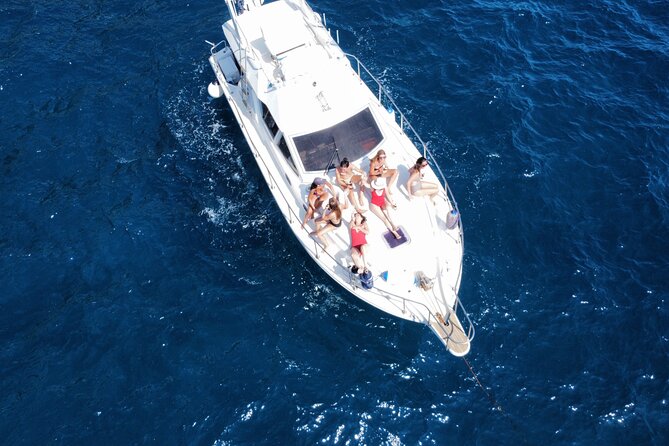 Bachelorette party, boat party in Salerno with aperitif and tapas - Getting on board in Salerno: Via Porto meeting point, evening timing, and what you bring