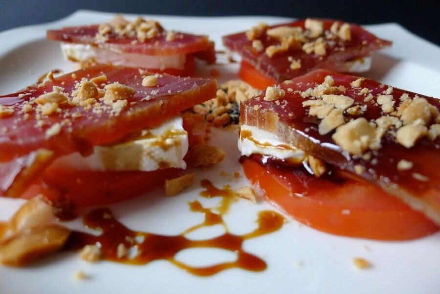 Barcelona: 4-Hour Tapas Evening Tour and Flamenco Show - Ramblas to Gothic Quarter: the walk that makes the food and flamenco click