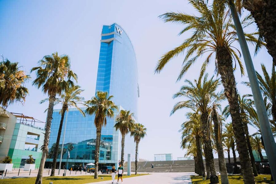 Barcelona: Bus Nàutic with tapas tasting - Timing: hourly departures from 9:30 AM to 8:30 PM
