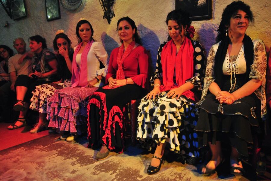 Barcelona: City Tour & Flamenco Show with Wine & Tapas - Meeting at Plaça Catalunya’s Vibe, then Landing in the Old Streets
