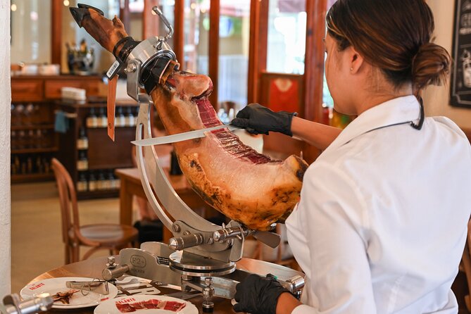 Barcelona El Born Tapas and Wine Tour with Guide - El Born Bites: The Favorite-Heavy Middle of the Tour
