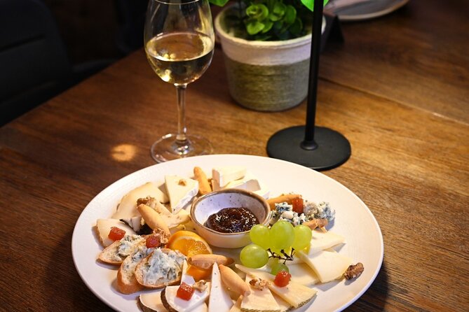 Barcelona El Born Tapas and Wine Tour with Guide - Gothic Quarter Flavor Stories and a More Relaxed Pace