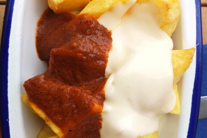 Barcelona Food Tour: Tapas, Drinks and Delights with a Local - Plaça de Sant Josep Oriol: pintxos, tiny squares, and weekend art energy