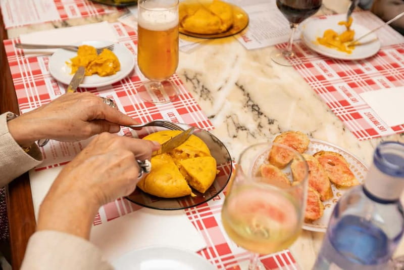 Barcelona: Gaudi Tapas & Wine Tasting Small Group Tour - A Gaudí-and-Tapas Plan That Actually Makes Sense