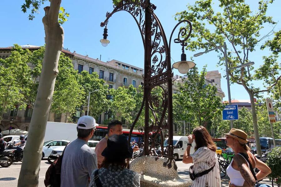 Barcelona: Gaudi Tapas & Wine Tasting Small Group Tour - Where You Meet and What You’ll Walk (and Not Walk)