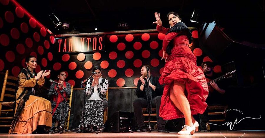 Barcelona: Gothic Quarter Guided Tour with Flamenco & Tapas - Evening in the Gothic Quarter: why the guide route matters