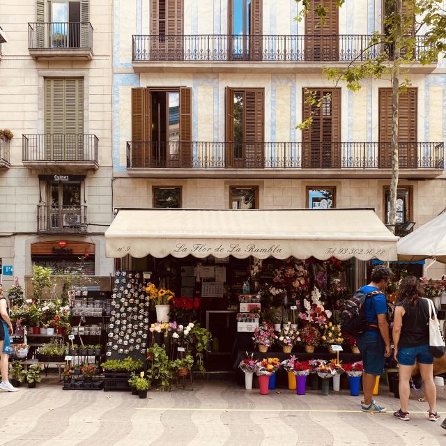 Barcelona: Gothic Quarter Guided Tour with Flamenco & Tapas - Plaça Reial tapas dinner: where the evening lands