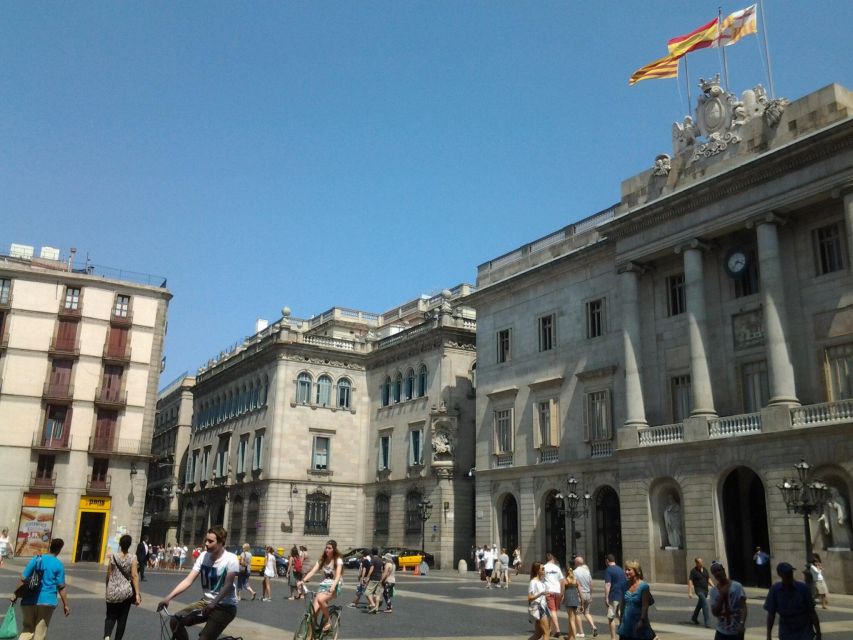 Barcelona: Gothic Quarter Legends Walking Tour with Tapas - What the route feels like: maze streets, squares, and calmer pockets