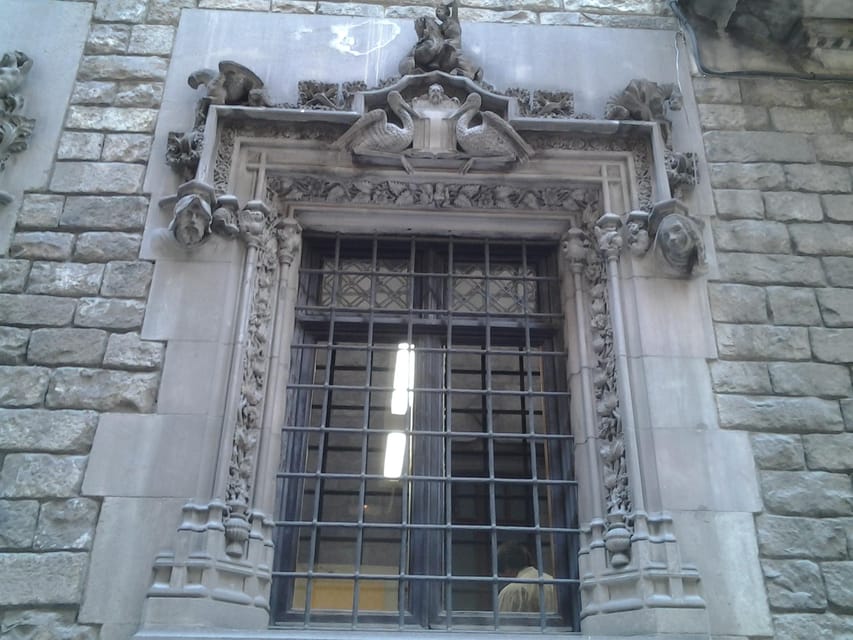 Barcelona: Gothic Quarter Legends Walking Tour with Tapas - When weather turns: how the tour keeps moving