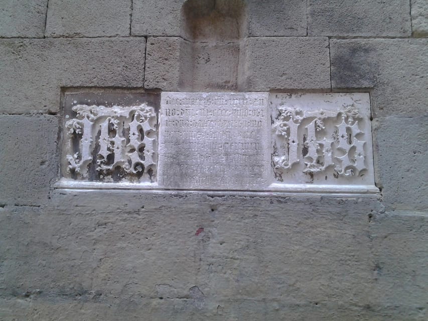 Barcelona: Gothic Quarter Legends Walking Tour with Tapas - Small group energy: what changes when it’s not a crowd