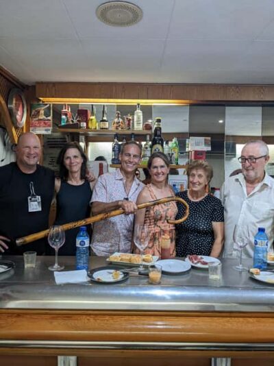 Barcelona: Hidden Bars and Authentic Tapas Journey - Meeting at Carrer de València and finding your starting point fast