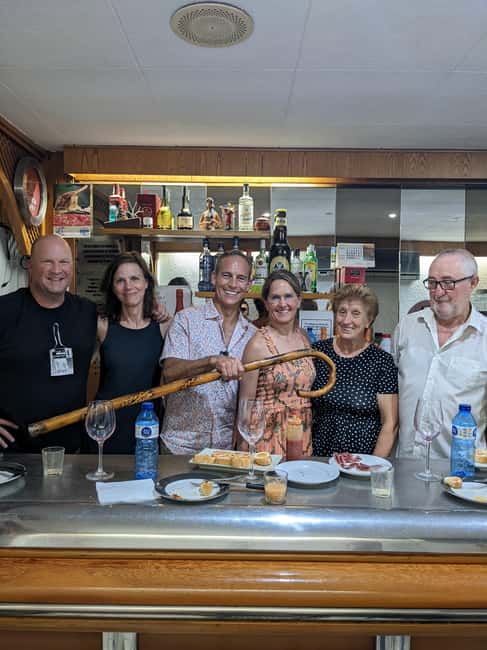 Barcelona: Hidden Bars and Authentic Tapas Journey - Meeting at Carrer de València and finding your starting point fast