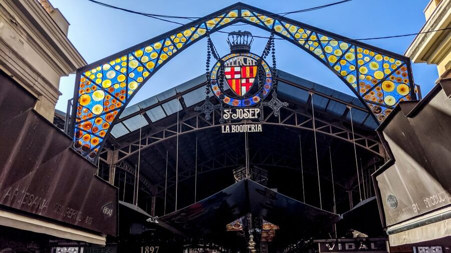 Barcelona: La Boqueria & Santa Caterina Market Private Tour - Plaça Reial tapas warm-up: a small stop with a big payoff