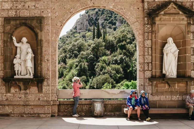 Barcelona: Montserrat and Winery Tour with Tapas or Lunch - Key things to know before you go