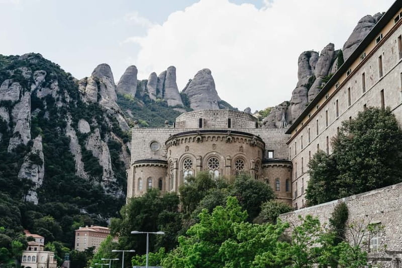 Barcelona: Montserrat and Winery Tour with Tapas or Lunch - Free time at Montserrat: choose your own mix of icons and viewpoints