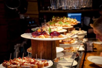 Barcelona: Old City Hidden Gems, Tapas, & Drinks Guided Tour - Meeting at Plaça de Ramon Berenguer el Gran (and What That Means)