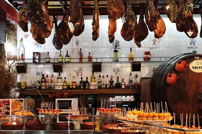 Barcelona Old Town Night Small Group Tour with Tapas & Flamenco - A 3-hour Barcelona night plan that actually makes sense