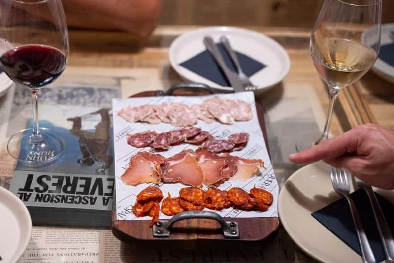 Barcelona Old Town Tapas Night: Hidden Bars, Cava & Vermut - Meeting at Liceu: how to find your guide and start smoothly