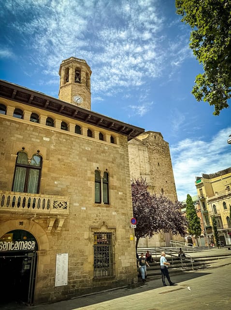 ⭐︎ Barcelona: Paella Maestro Market Tour & Sangria & Tapas - The communal meal: why teamwork changes the whole experience