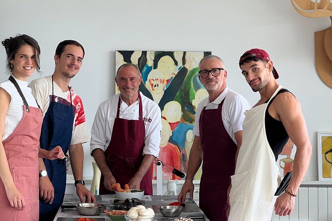 Barcelona: Rooftop Tapas & Sangria class with a Local Chef - Meeting Chef Alfonso in His Home: Welcome Drinks and a Real Teaching Style