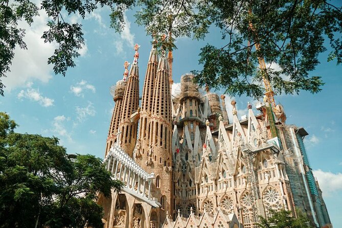 Barcelona: Sagrada Familia, Park Guell & Tapas Private Tour - Key Things You Should Know Before You Go