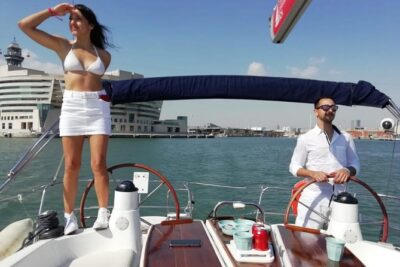 Barcelona Sailing Experience: Spanish Tapas and Premium Open Bar - What you’ll see: Sagrada Familia and Columbus from the water