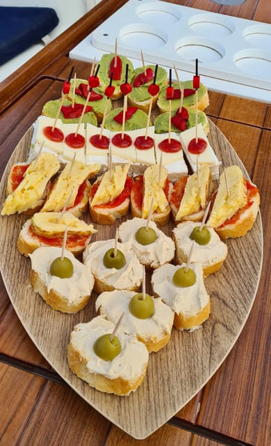 Barcelona: Sailing Tour with Spanish Tapas and Drinks - Sailing Out of Port Olímpic: the views start fast