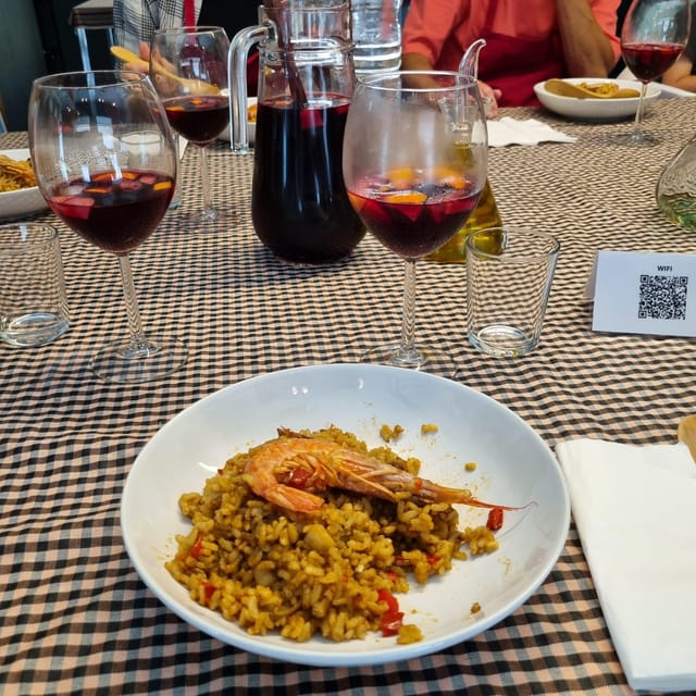 Barcelona: Seafood Paella ★Maestro★ & Tapas & Sangria - Sangria from scratch with fresh fruit