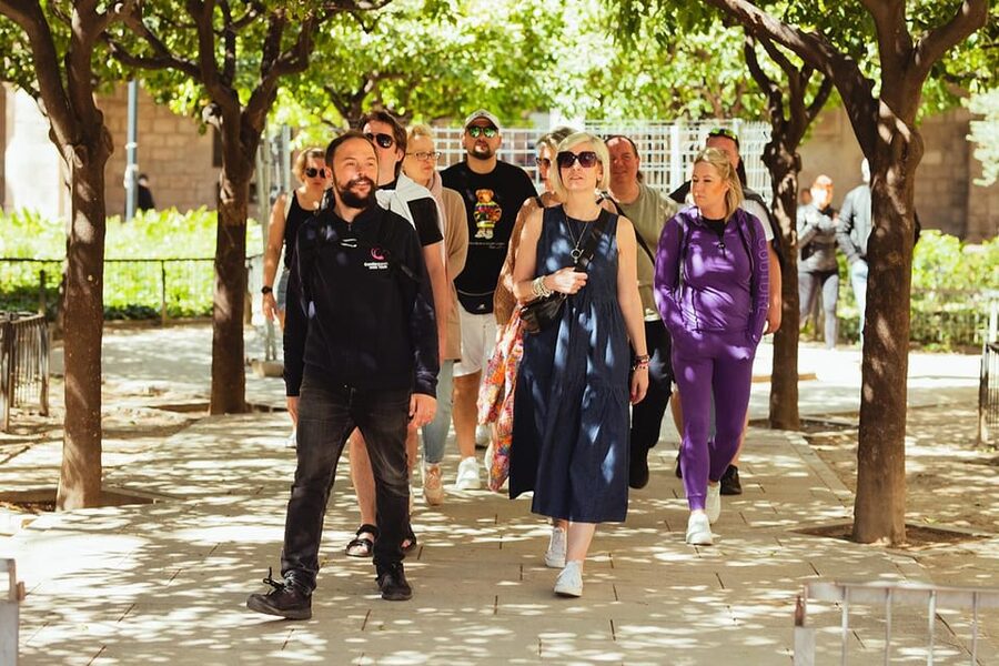 Barcelona: Small Group Gothic, Tapas & Churros Tour! - The Tapas Lunch with Wine: What’s Included and Why It’s the Best Time to Sit