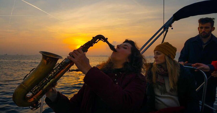 Barcelona: Sunset Live Sax and Sailing Experience with Tapas - Port Olímpic Check-In: Finding the Bombon Fast
