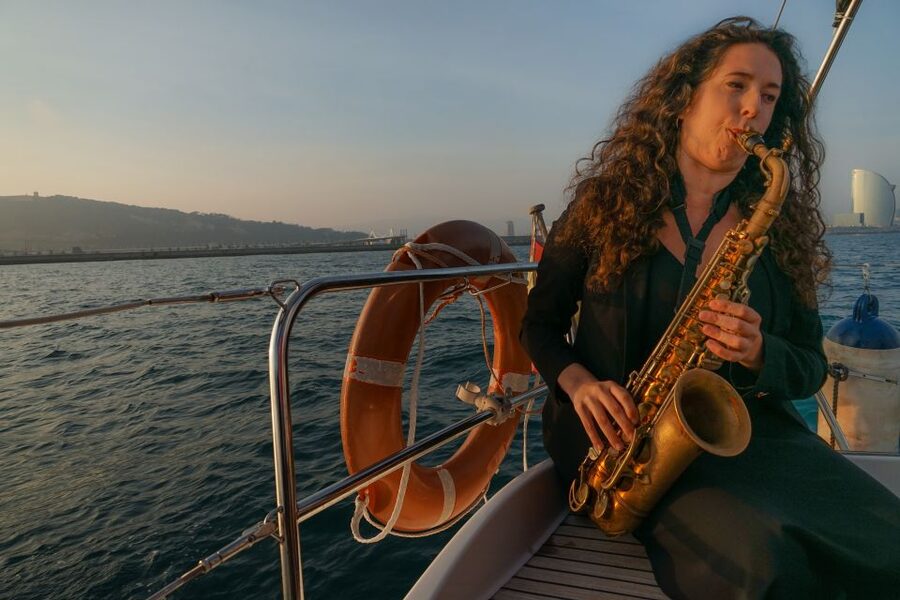 Barcelona: Sunset Live Sax and Sailing Experience with Tapas - Tapas and Drinks on the Water: What You Actually Get